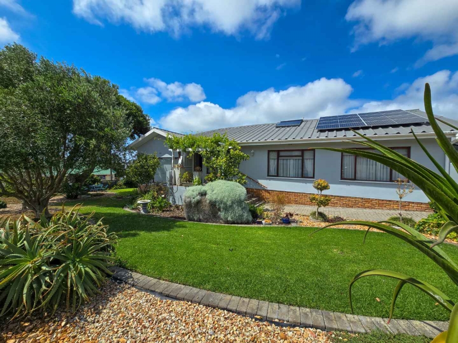 4 Bedroom Property for Sale in Stilbaai Wes Western Cape